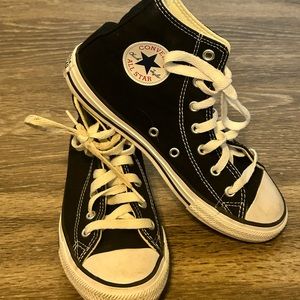 Kids black Converse All⭐️Star high tops size 2
